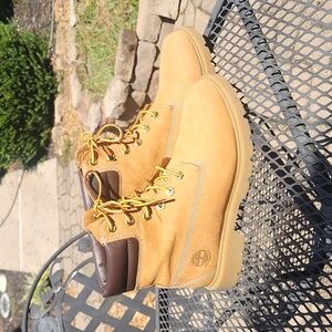 Timberlands- LIKE NEW